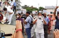 Assam: Ex-Congress MLA leads protest in Jorhat against patients’ deaths due to “non-treatment”