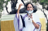 Centre threatening media: Mamata