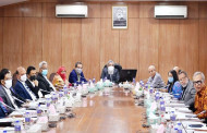 Print, electronic media editors discuss FIR with Cabinet Sec