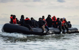 UK to deny citizenship to small boat refugees