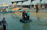 Amid obstacles, BNP men finally resort to floating drums to reach rally venue
