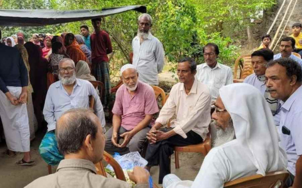 Last journey scripts amity in age of enmity: Muslim villagers give a send-off to Hindu neighbour
