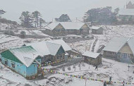 Heavy snowfall in West Bengal’s highest point Sandakphu; stranded tourists evacuated