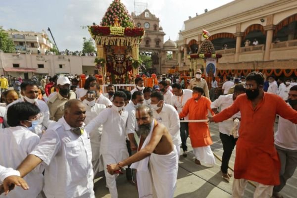 Puri Jagannath Temple Servitor Tests Positive for Coronavirus as Rath Yatra Gets Underway