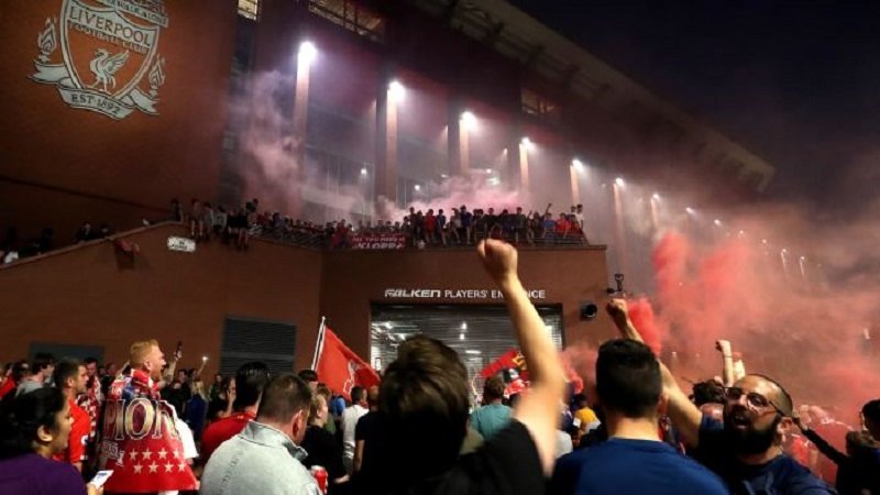 Liverpool win Premier League title after 30 years