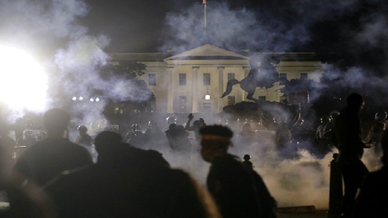 Clashes outside White House as US cities under curfew