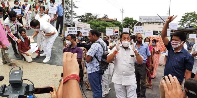 Assam: Ex-Congress MLA leads protest in Jorhat against patients’ deaths due to “non-treatment”