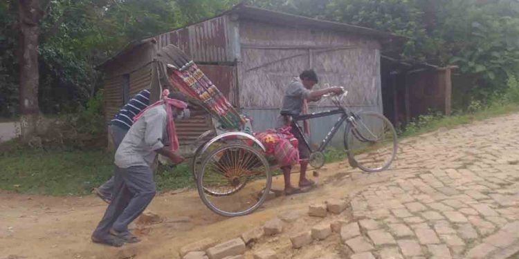 Dead body carried on a cycle rickshaw in Tripura’s Ambasa, photos go viral on social media