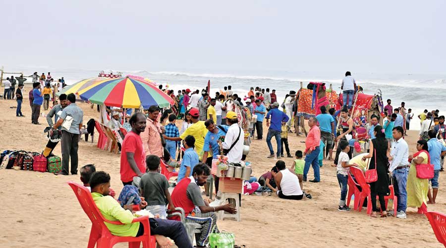 Odisha: Tourists back, Puri beach comes alive