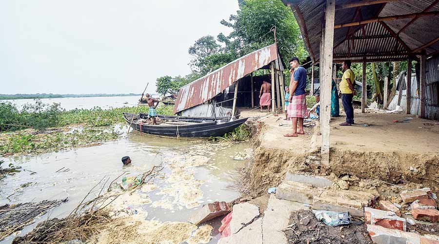 Fresh erosion gobbles 35 houses in Malda