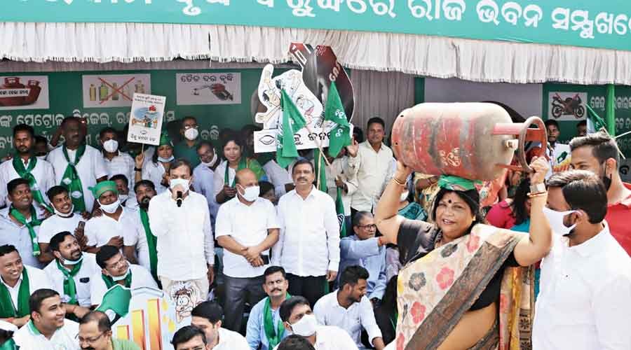 Odisha: Biju Janata Dal hits the streets on fuel price rise