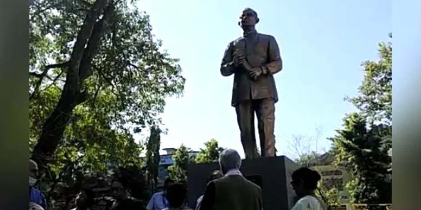 Ex-Asam Sahitya Sabha president Nagen Saikia’s bronze statue unveiled