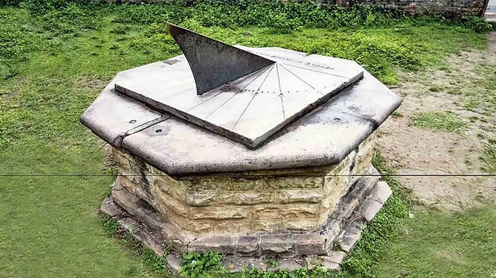 Bihar: Antique sundial missing