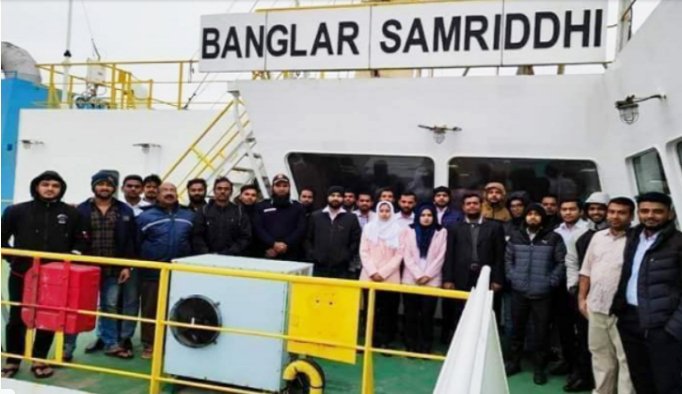 Sailors of Banglar Samriddhi safely reach Romania