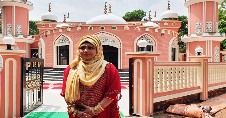 Actress Rozina has got a modern mosque constructed in Rajbari