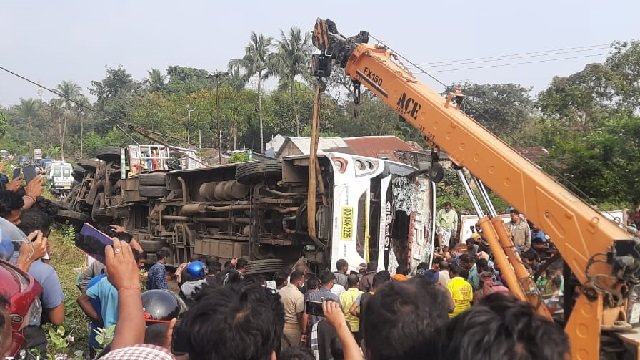 Odisha: Bus with 77 tourists falls into Odisha gorge, six from Howrah dead