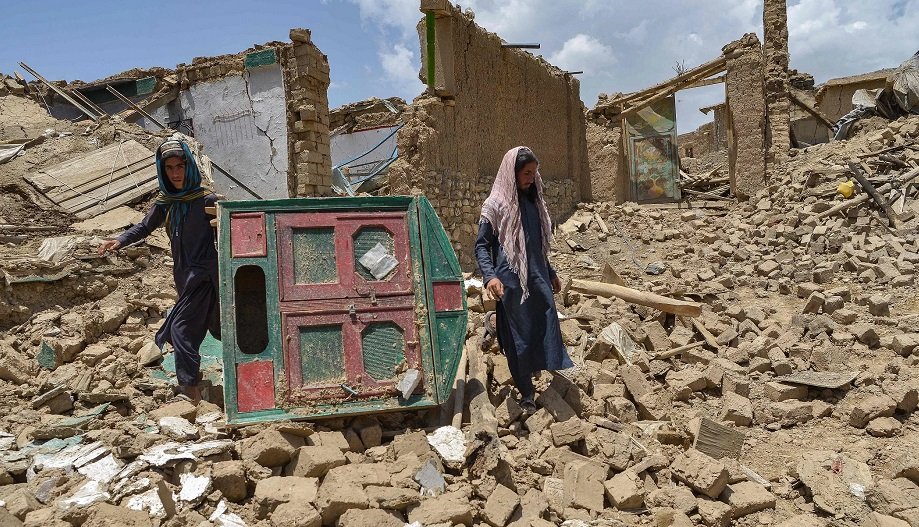 Afghan quake survivors without food and shelter as aid trickles in