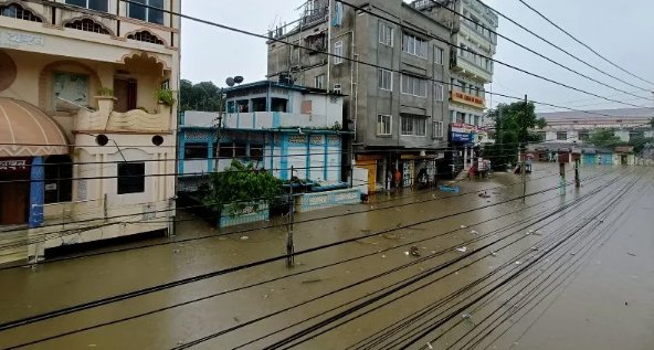 Schools shut in Agartala, flood throws life out of gear in city