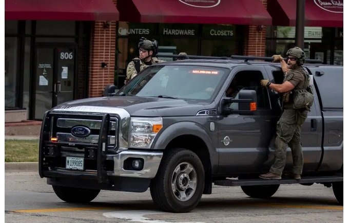 Shooting at US Independence Day parade kills 6, injures dozen