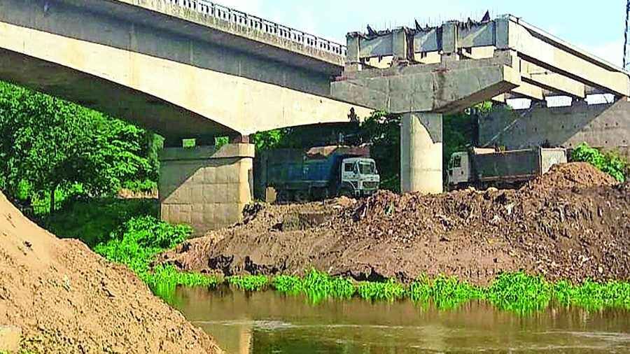 Bridge almost kills Churni river, say activists