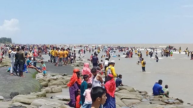 Tourists flock to Kuakata after Padma Bridge opening