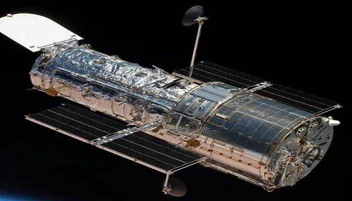 NASA, SpaceX study boosting Hubble to extend its lifespan