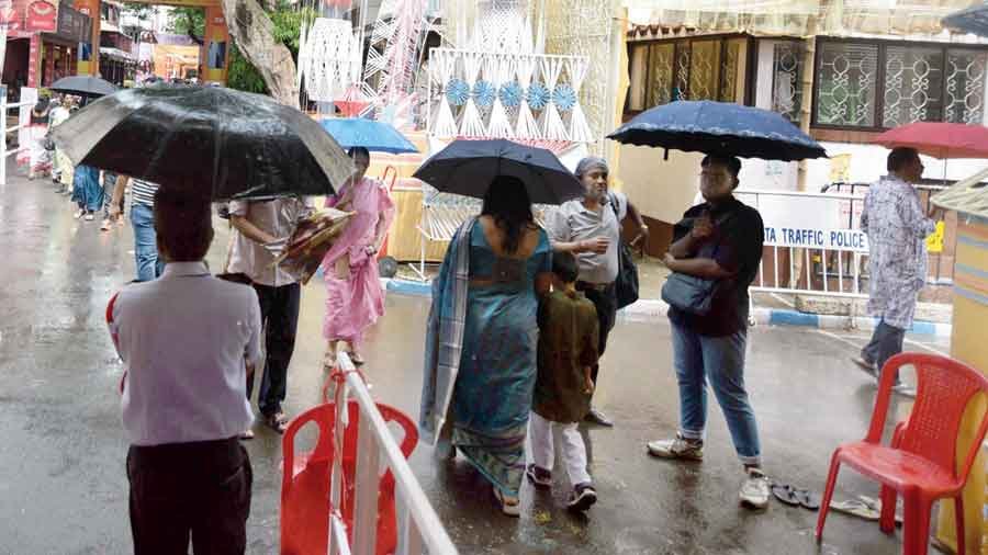 Revellers brave short spells of rain and turn out in numbers on Ashtami