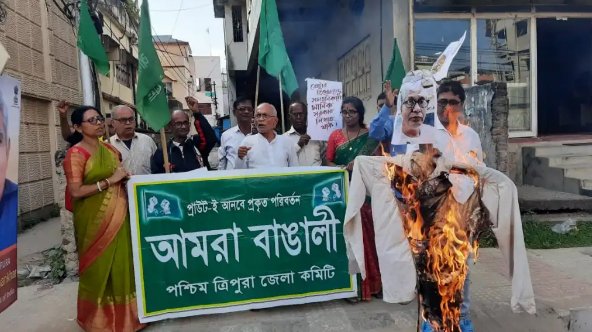 Amra Bangali burns effigies of Manik Sarkar over Tipraland support