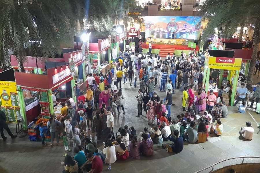 West Bengal-Bangladesh food festival: Dhakai jaali kebab face-off with classic Kolkata fish fry