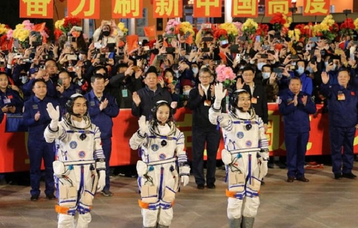 Three Chinese astronauts return safely to Earth