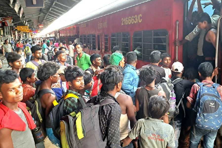 West Bengal government seeks to prevent flow of migrants labourers