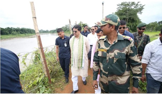 Tripura CM visits Bangladesh border area, pledges to repair damaged fence