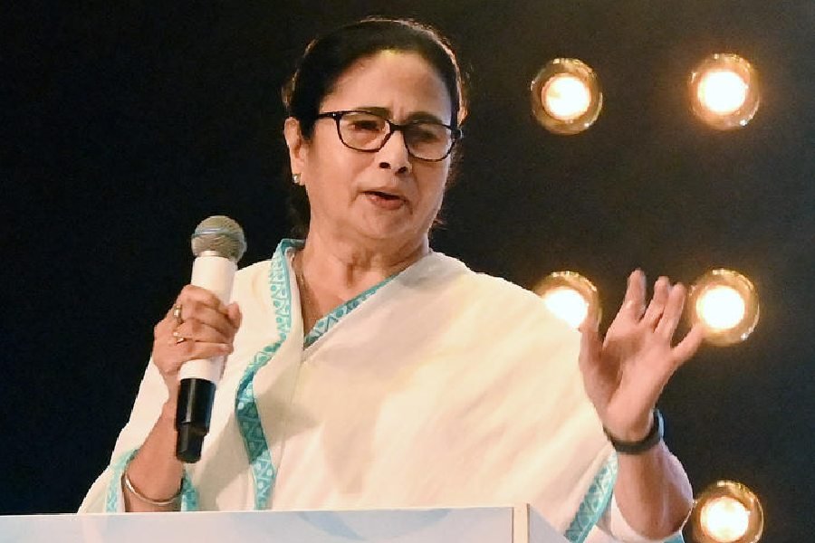 Mamata Banerjee to hold meeting with imams and muezzins at Netaji Indoor Stadium on August 21