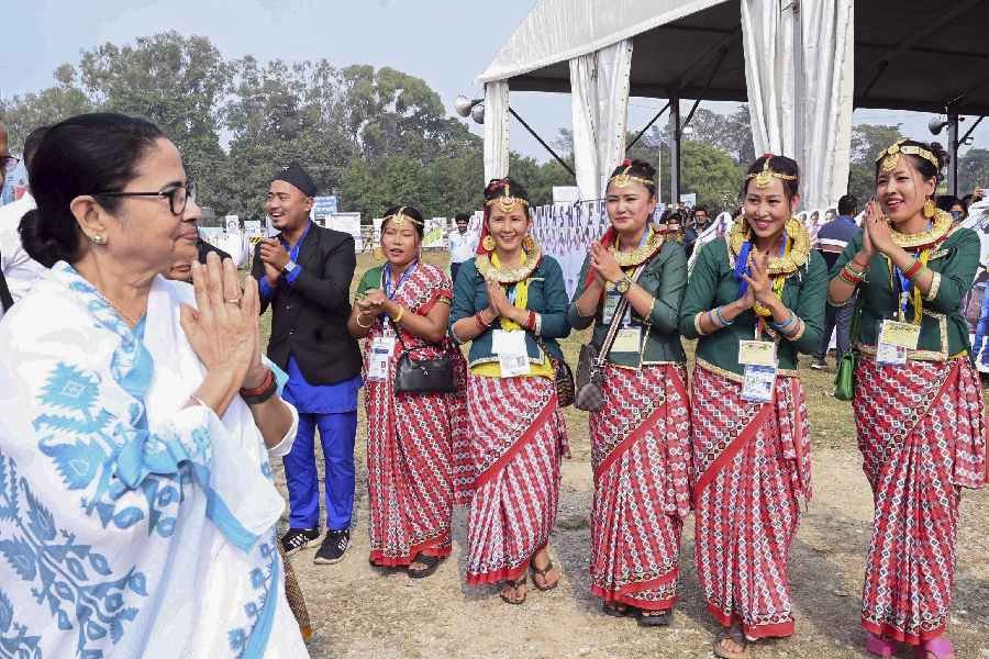 West Bengal could have added more people under welfare schemes if Centre cleared state's dues: Mamata