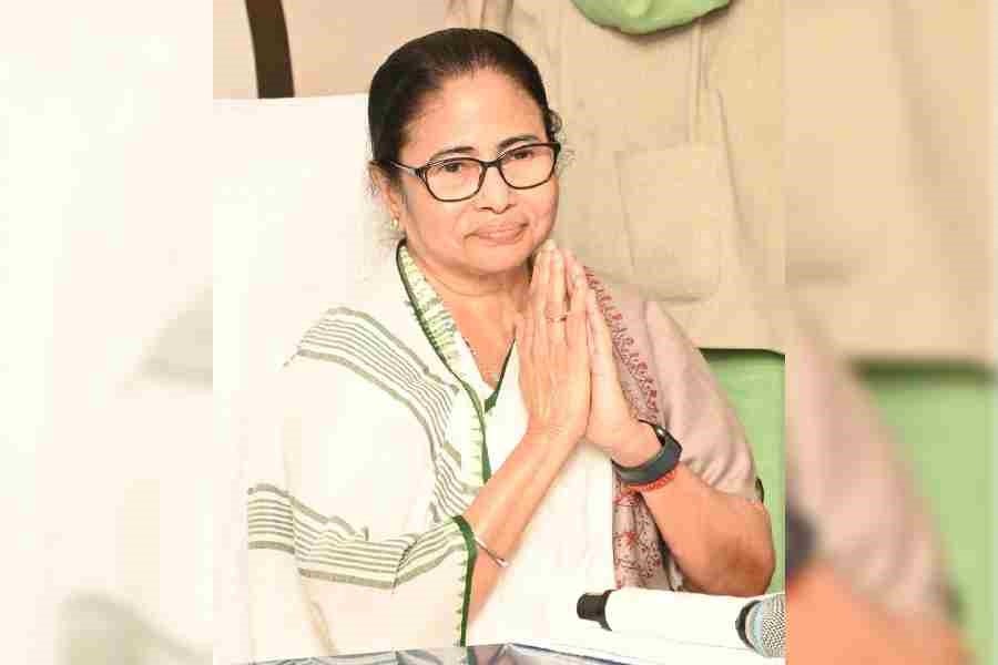 Mamata urges PM Modi to declare Bengali a 'classical language'