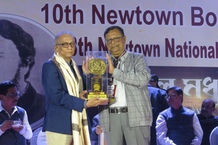 International Kolkata Book Fair salutes Tagore researcher