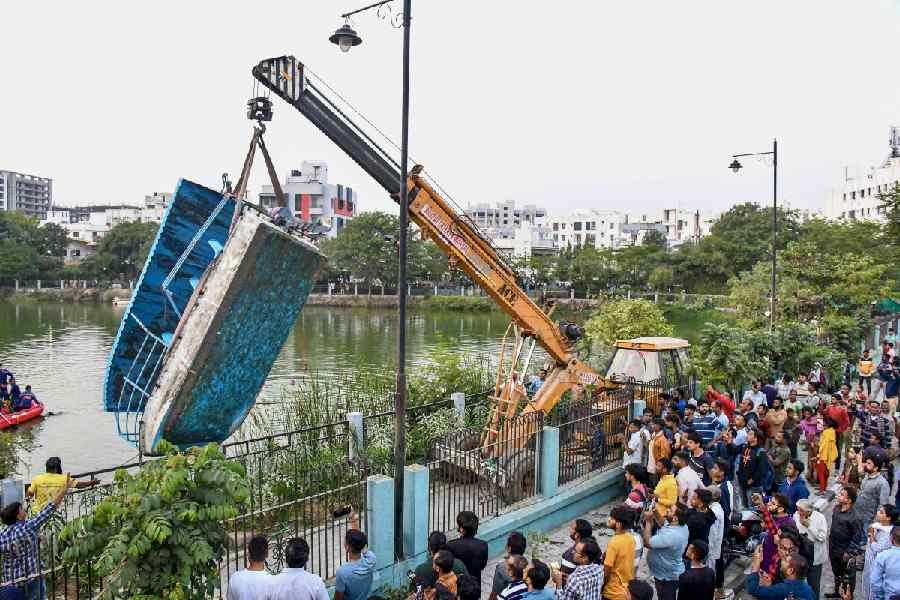 Gujarat boat tragedy, Partner of contractor firm apprehended from Odisha