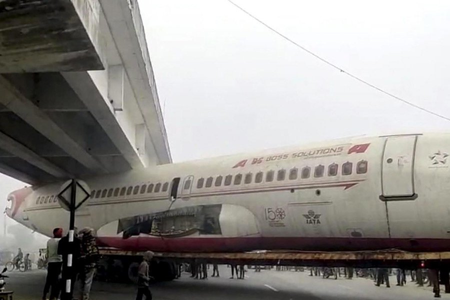 Bihar: Scrapped plane on truck gets stuck beneath bridge in Motihari, traffic restored