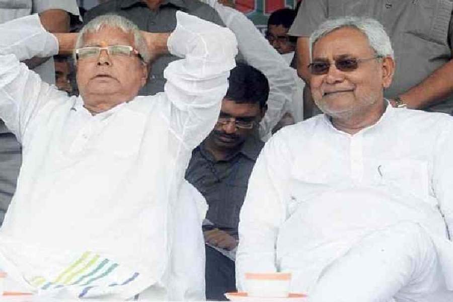 Bihar: Nitish Kumar slams Lalu Prasad for promoting dynasty politics; RJD chief's son and daughter hit back