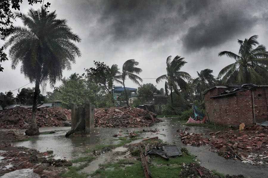 Remal landfall in Bangladesh barely 20km from West Bengal Sunderbans border