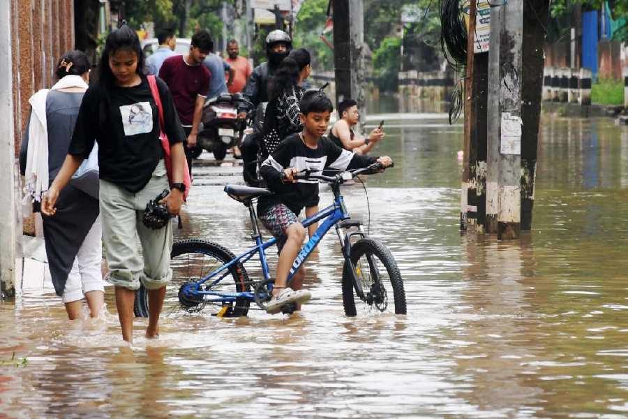 Flood situation in Assam worsens, over 1 lakh people affected