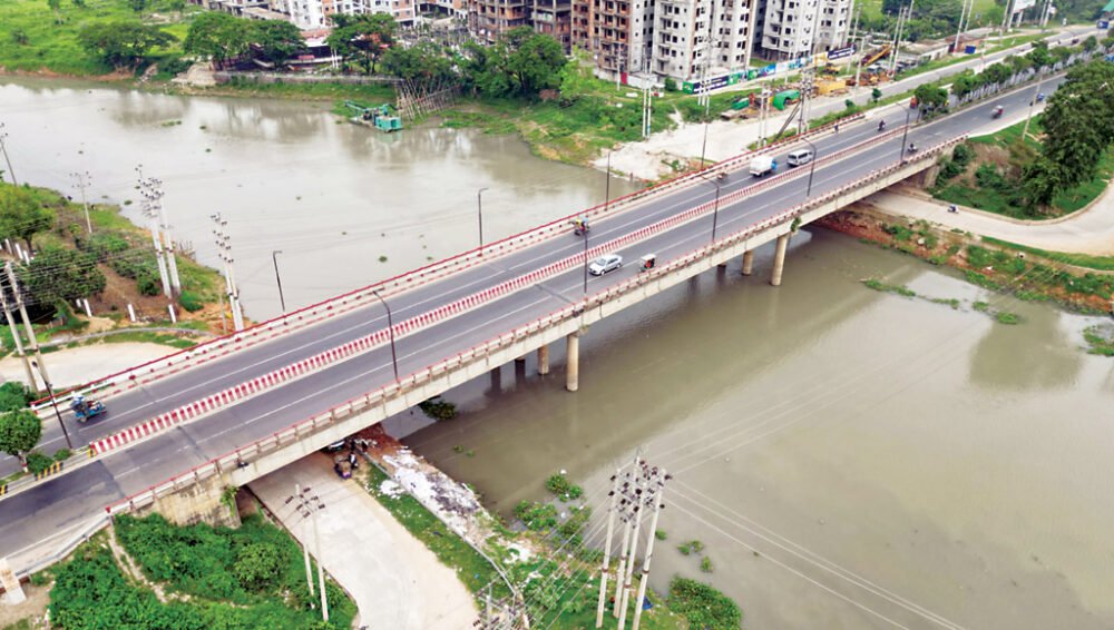 U-loops built on riverbeds, canals disrupt water flows